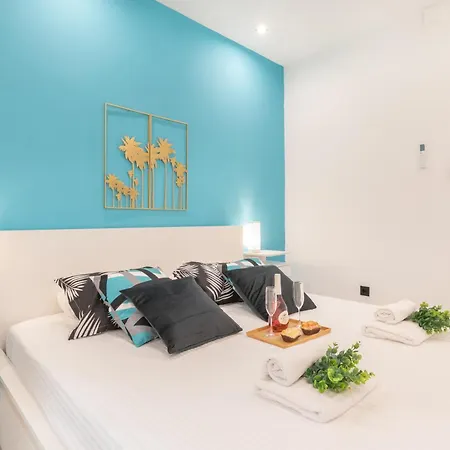 Beautiful & Fully Renovated 2bd - In Center - 20 Meters From Фуэнхирола