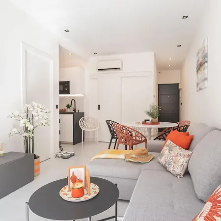 Apartment Beautiful & Fully Renovated 2bd - In Center - 20 Meters From Fuengirola
