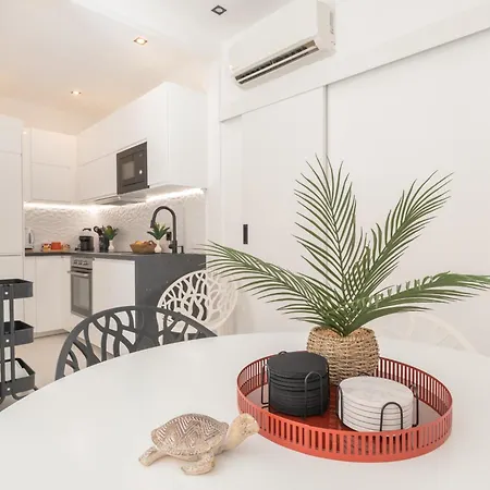 Beautiful & Fully Renovated 2bd - In Center - 20 Meters From * Фуэнхирола