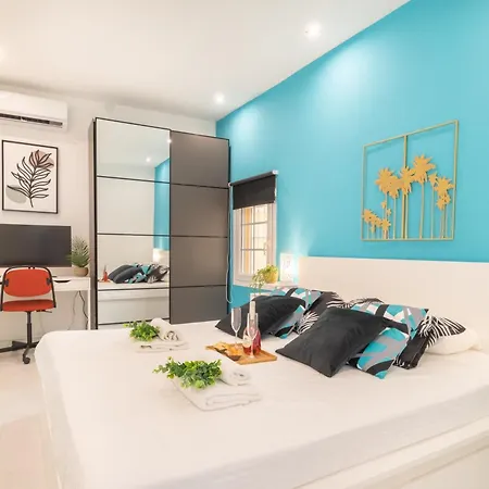 Апартаменты Beautiful & Fully Renovated 2bd - In Center - 20 Meters From Фуэнхирола