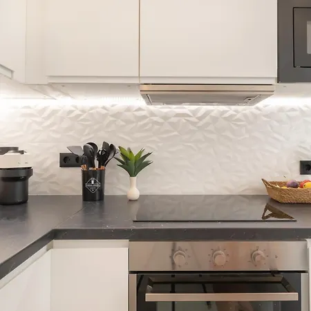 Beautiful & Fully Renovated 2bd - In Center - 20 Meters From Appartement Fuengirola