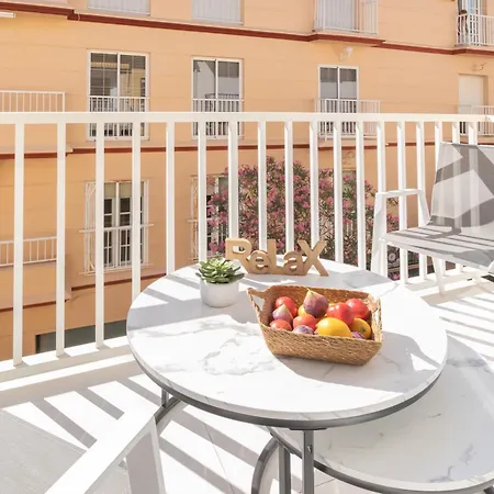 Beautiful & Fully Renovated 2bd - In Center - 20 Meters From Apartamento Fuengirola