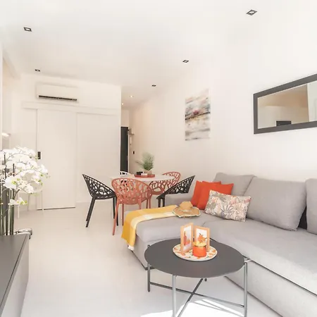 Beautiful & Fully Renovated 2bd - In Center - 20 Meters From Appartement