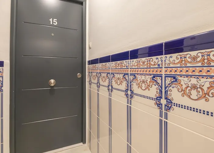 アパート Beautiful & Fully Renovated 2bd - In Center - 20 Meters From フエンヒロラ