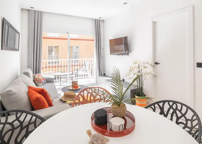 Beautiful & Fully Renovated 2bd - In Center - 20 Meters From アパート *