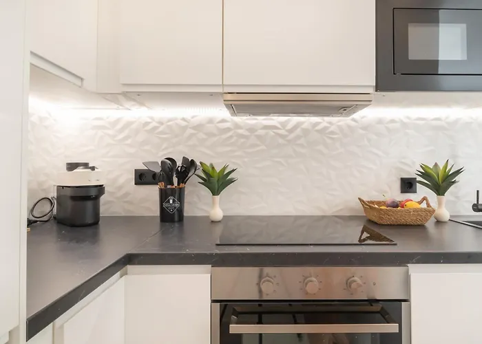 Beautiful & Fully Renovated 2bd - In Center - 20 Meters From Apartamento Fuengirola