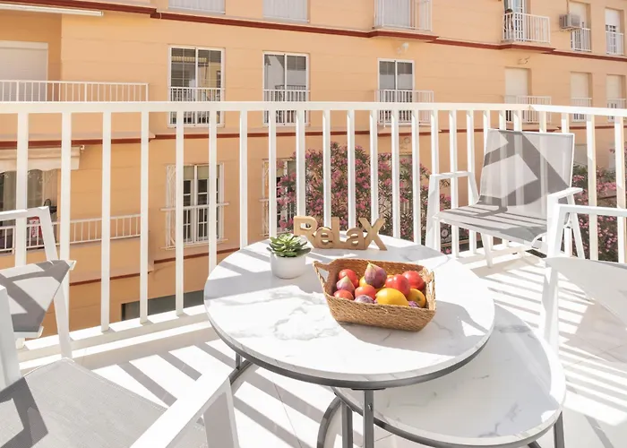 Beautiful & Fully Renovated 2bd - In Center - 20 Meters From Apartamento Fuengirola