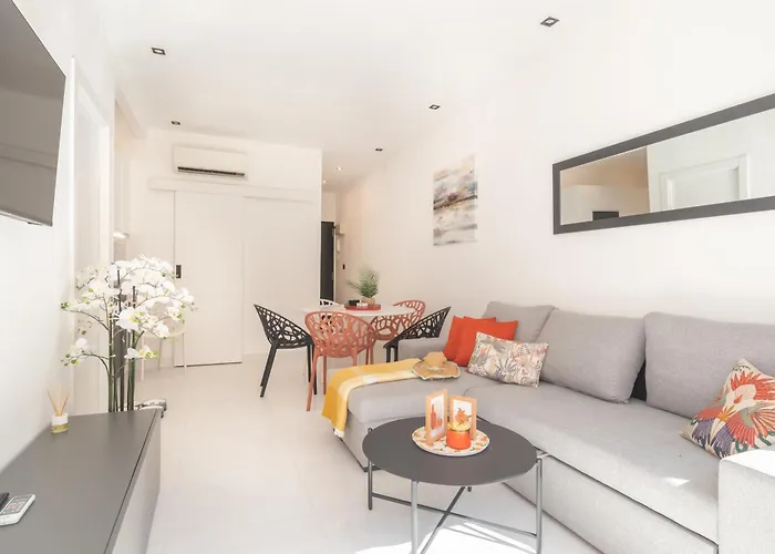 Beautiful & Fully Renovated 2bd - In Center - 20 Meters From Apartamento