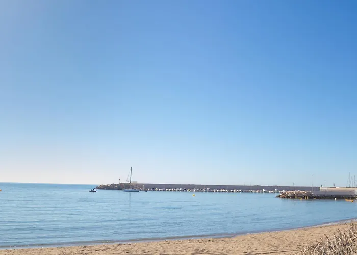 Beautiful & Fully Renovated 2bd - In Center - 20 Meters From *