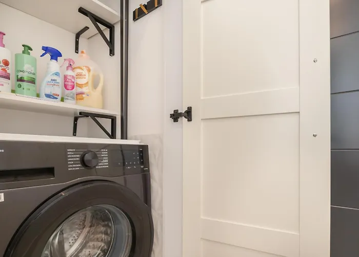 Beautiful & Fully Renovated 2bd - In Center - 20 Meters From アパート *