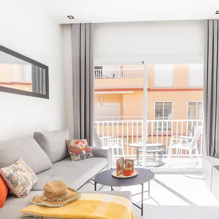 Beautiful & Fully Renovated 2bd - In Center - 20 Meters From Apartment *