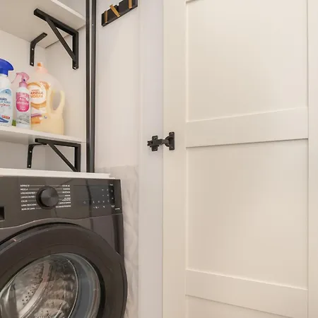 Beautiful & Fully Renovated 2bd - In Center - 20 Meters From Apartment *