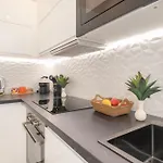 Beautiful & Fully Renovated 2bd - In Center - 20 Meters From Apartamento *