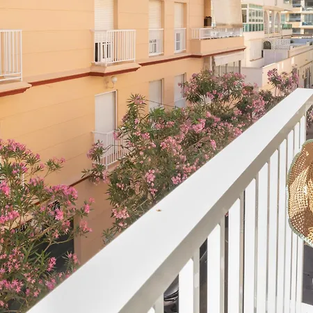 Beautiful & Fully Renovated 2bd - In Center - 20 Meters From Apartamento Fuengirola